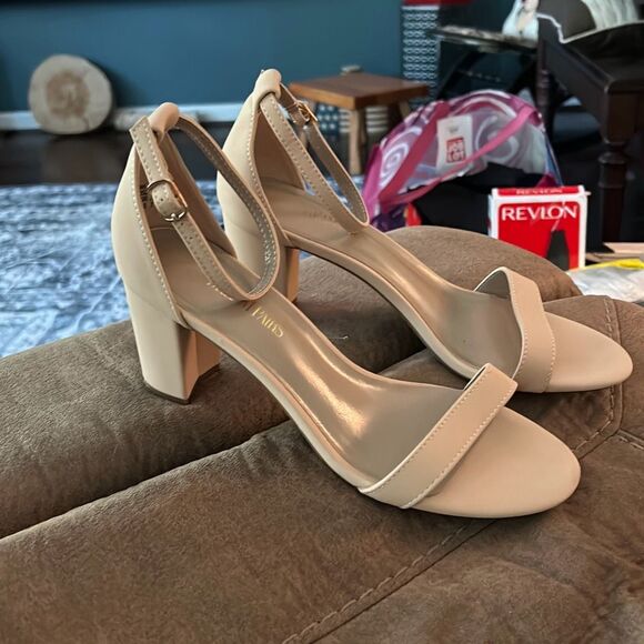 DREAM PAIRS Women's Chunk Low Heel Pump Sandals. Beige. Size 9 - Picture 2 of 11
